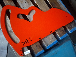 SEITENPLATTE MIT LANGLOECHERN 